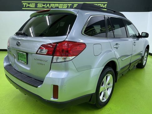 Used 2013 Subaru Outback 3.6R Limited w/ Moonroof Pkg image 10