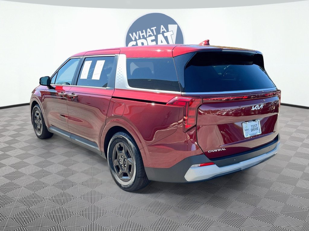 Certified 2025 Kia Carnival FWD image 8