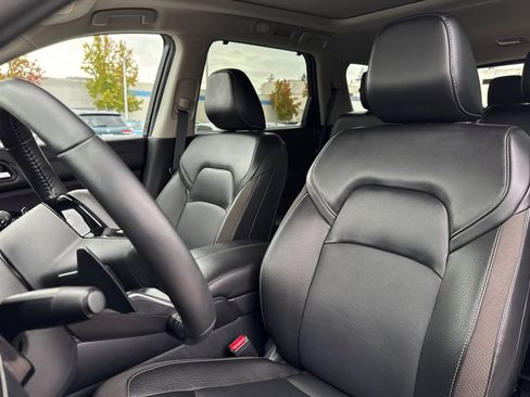 Used 2024 Nissan Pathfinder SL w/ SL Premium Package image 5