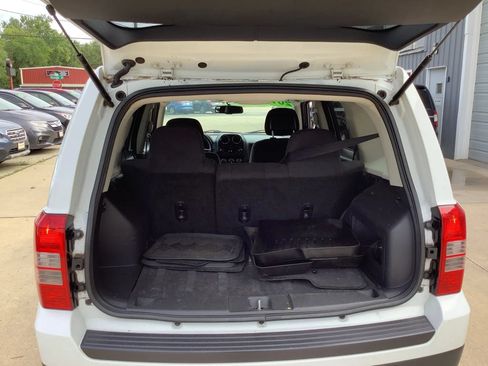 Used 2014 Jeep Patriot Latitude FWD image 15