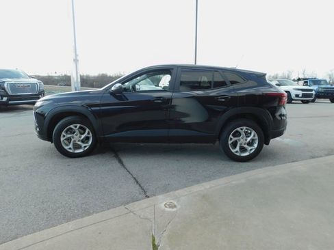 Used 2024 Chevrolet Trax LS w/ LS Convenience Package image 23