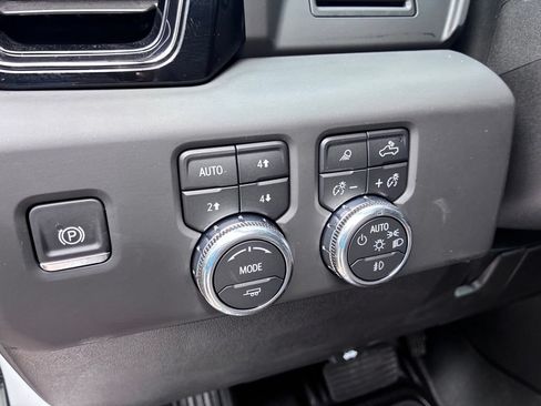 Used 2025 GMC Sierra 2500 AT4 AWD/4WD image 18