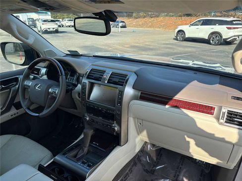 Used 2018 Lexus GX 460 Premium image 25