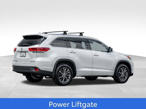 Used 2017 Toyota Highlander XLE AWD/4WD image 7