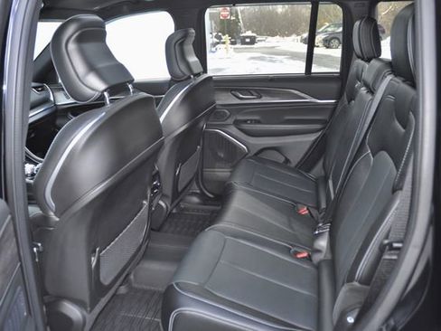 Used 2024 Jeep Grand Cherokee Overland w/ Luxury Tech Group IV image 36