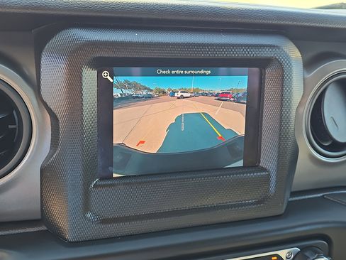 Used 2022 Jeep Gladiator Sport image 25