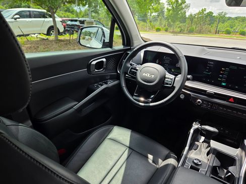 Used 2025 Kia Sorento EX w/ Panoramic Sunroof Package FWD image 9