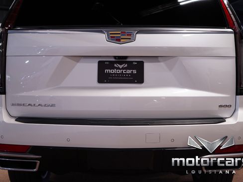 Used 2022 Cadillac Escalade Premium Luxury image 17