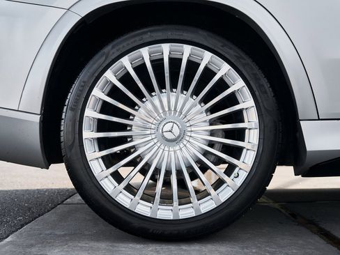 Used 2021 Mercedes-Benz Maybach GLS 600 4MATIC image 9