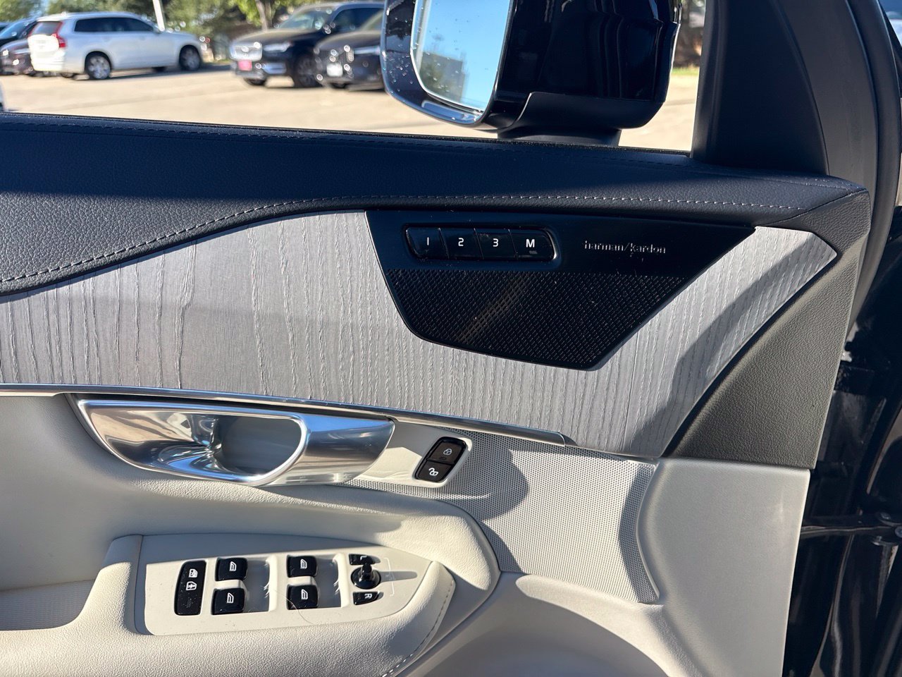 Used 2025 Volvo XC90 T8 Ultra w/ Protection Package Premier AWD/4WD image 16