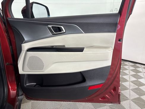 Used 2024 Kia Carnival LX image 25