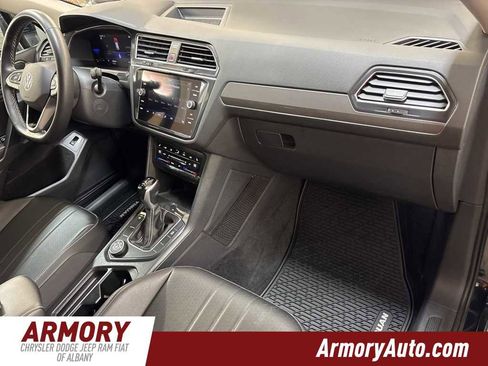 Used 2022 Volkswagen Tiguan SE image 41