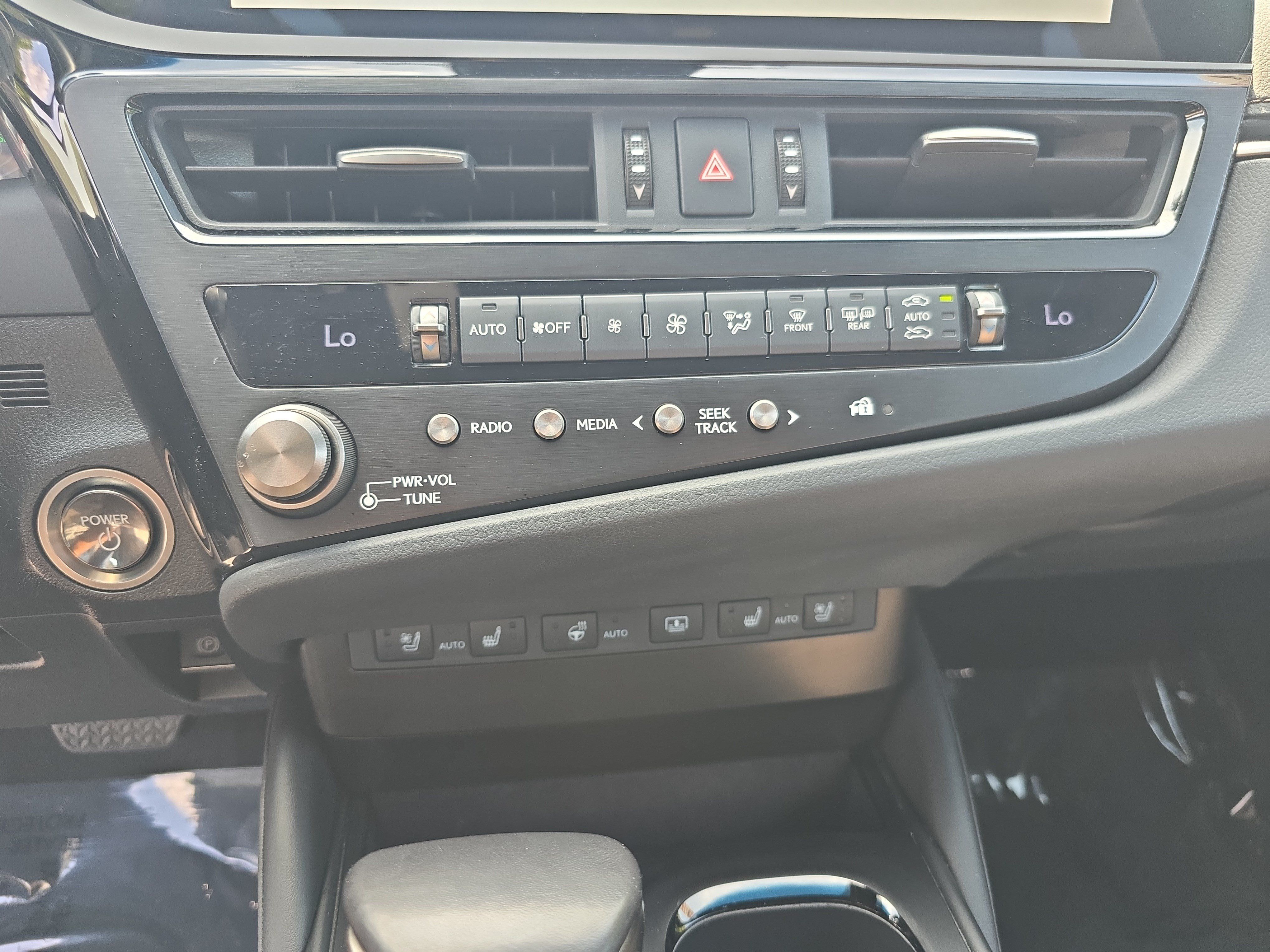 Used 2025 Lexus ES 300h Ultra Luxury w/ Accessory Package (Z2) FWD image 18