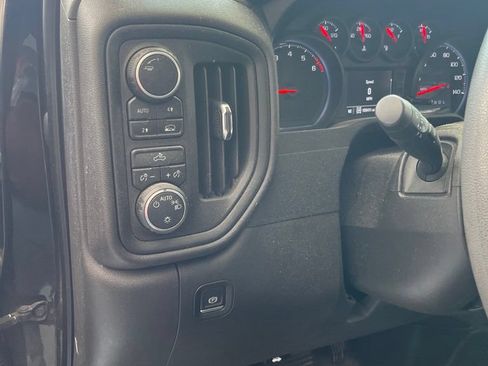 Used 2020 Chevrolet Silverado 1500 Custom w/ Custom Value Package AWD/4WD image 18