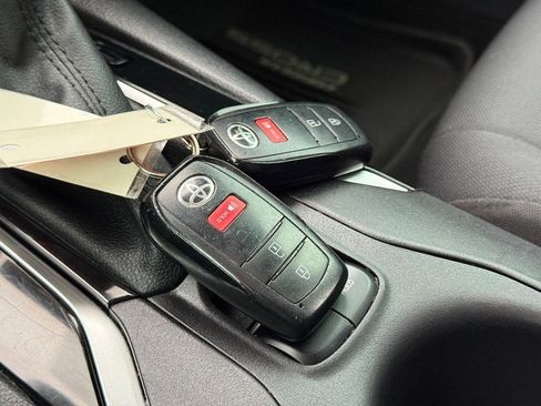 Used 2022 Toyota Corolla Cross LE image 29