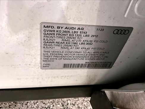 Used 2024 Audi SQ5 Premium Plus w/ Premium Plus Package image 32