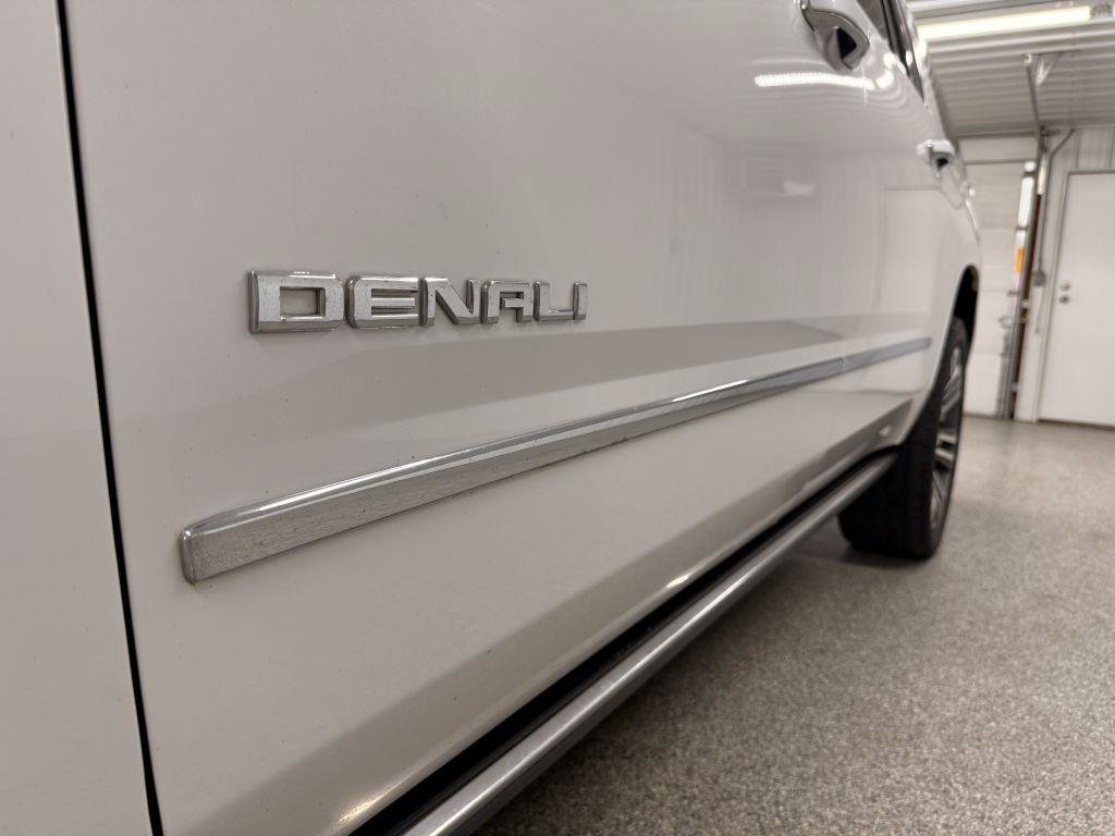 Used 2019 GMC Yukon XL Denali w/ Denali Ultimate Package AWD/4WD image 9
