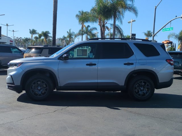 Used 2025 Honda Pilot TrailSport image 6