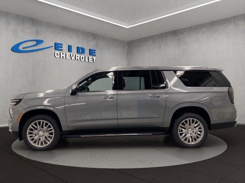 New 2026 Chevrolet Suburban Premier image 8