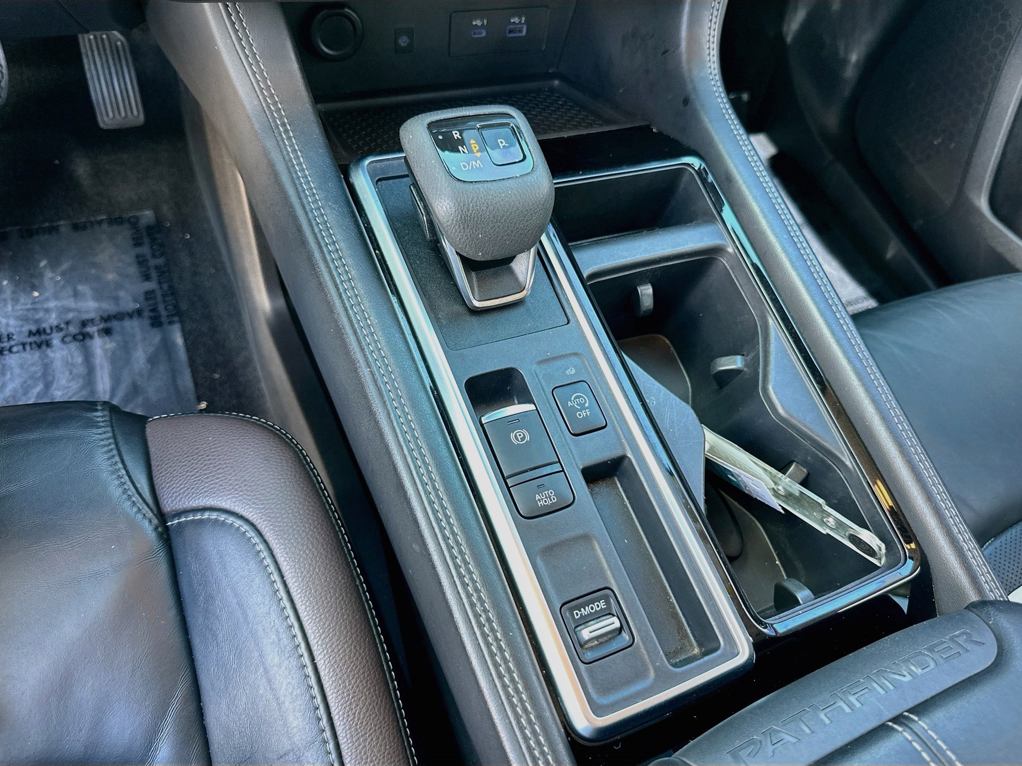 Used 2022 Nissan Pathfinder Platinum w/ Cargo Package FWD image 17