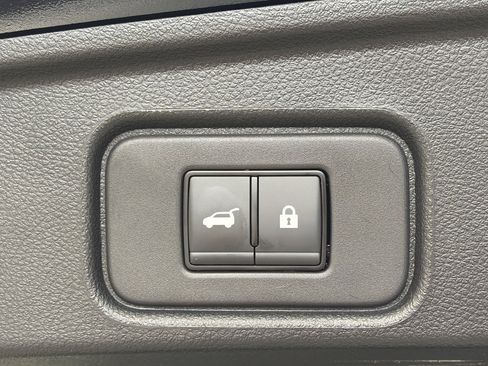 Certified 2025 Nissan Pathfinder SL w/ SL Premium Package image 14