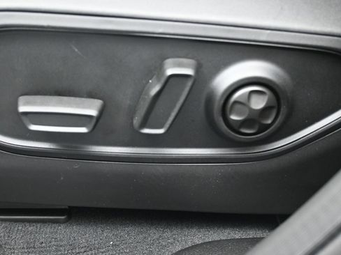 New 2025 Jeep Grand Cherokee Altitude RWD image 33
