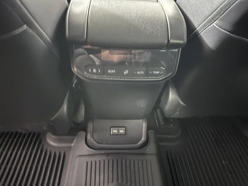 Used 2023 Toyota Highlander XLE AWD/4WD image 20