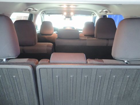 Used 2022 Toyota Highlander LE image 28