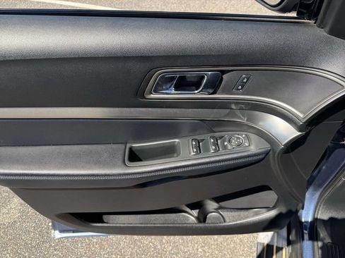 Used 2018 Ford Explorer XLT AWD/4WD image 14