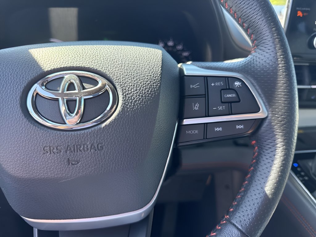 Used 2024 Toyota Sienna XSE w/ XSE Plus Package AWD/4WD image 18
