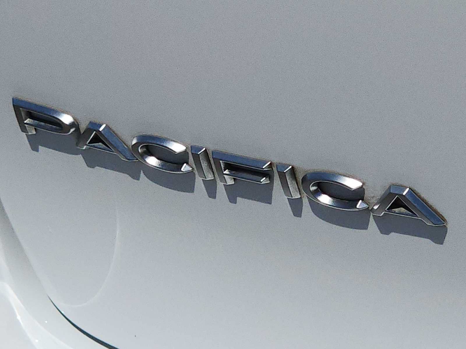 Used 2024 Chrysler Pacifica Pinnacle FWD image 11
