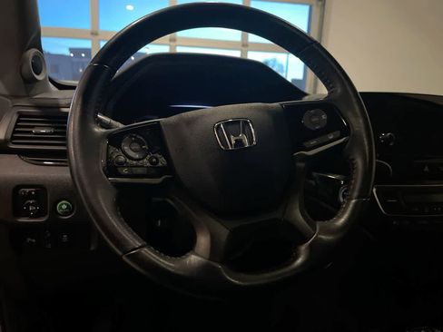 Used 2021 Honda Pilot Touring image 14