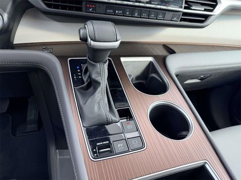 Certified 2024 Toyota Sienna XLE image 6