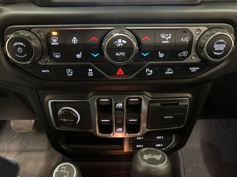 Used 2021 Jeep Wrangler Unlimited Sahara image 24