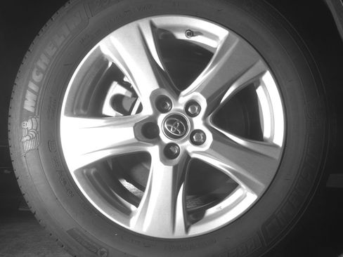 Used 2025 Toyota Highlander LE FWD image 15