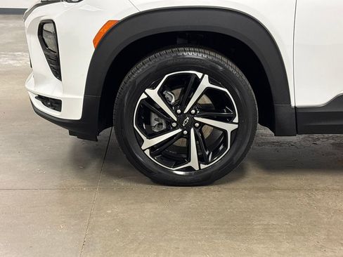 Used 2022 Chevrolet TrailBlazer RS w/ Sun and Liftgate Package image 9