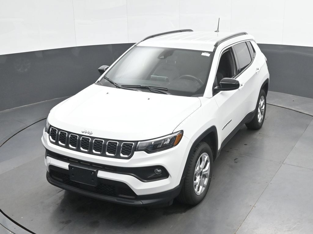 Used 2025 Jeep Compass Latitude AWD/4WD image 30