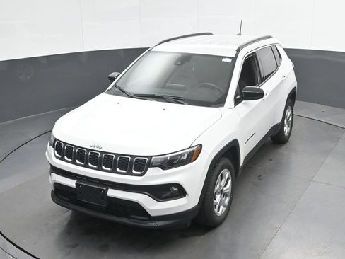 Used 2025 Jeep Compass Latitude AWD/4WD image 30