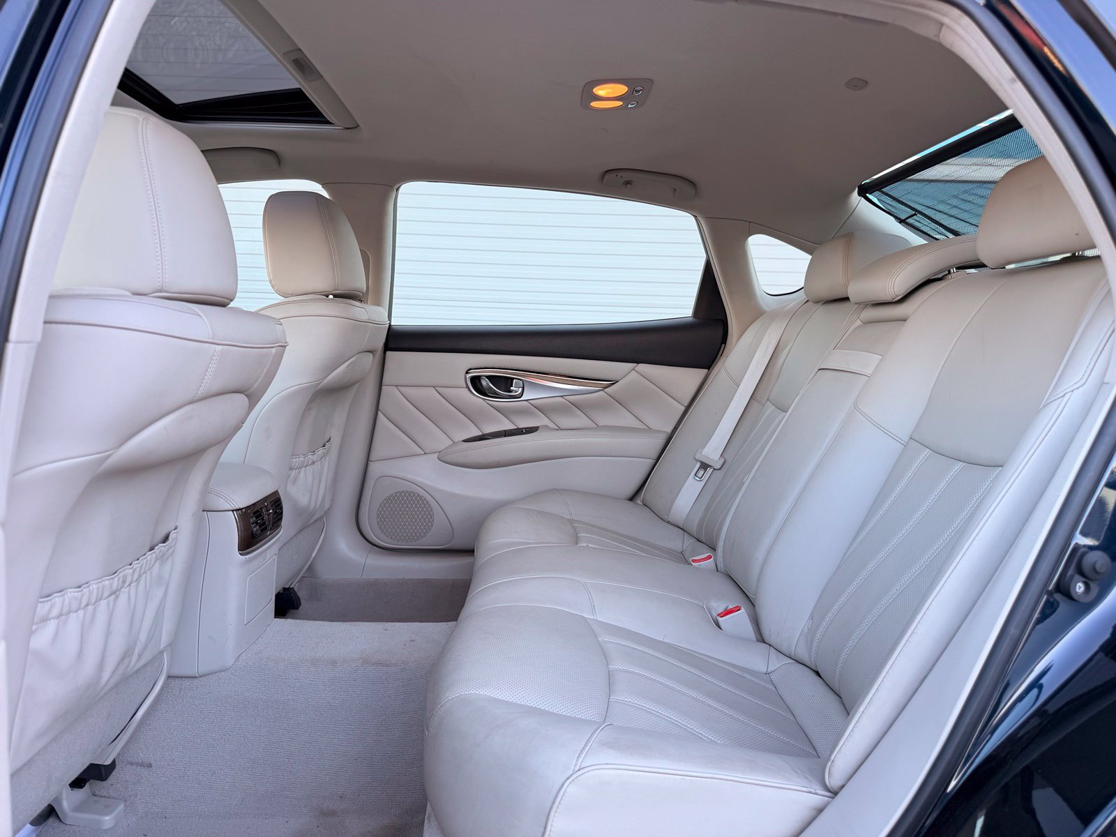 Used 2015 INFINITI Q70 L 3.7 w/ Deluxe Touring Package RWD image 21