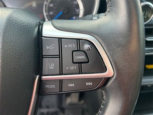 Used 2024 Toyota Highlander XLE image 35
