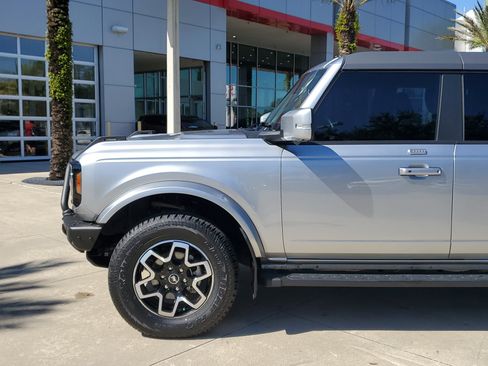 Used 2023 Ford Bronco Outer Banks image 2