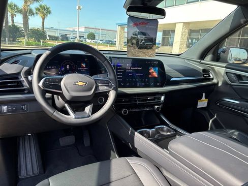 New 2026 Chevrolet Traverse LT w/ Sun and Wheel Package FWD image 23