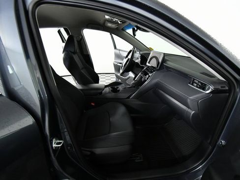 Used 2024 Toyota Venza LE image 22