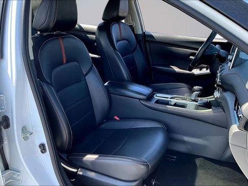 Used 2023 Nissan Sentra SR w/ SR Premium Package FWD image 28