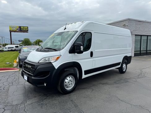Used 2024 RAM ProMaster 2500 w/ Convenience Group FWD image 2
