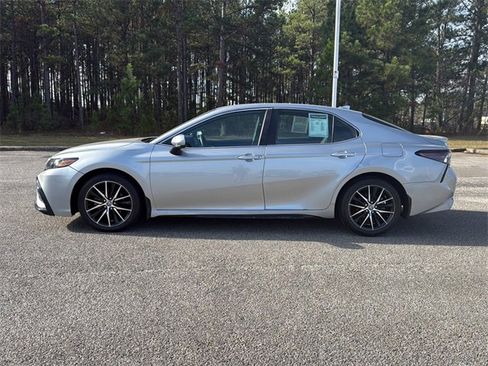 Used 2021 Toyota Camry SE w/ Carpet Mat Package (TMS) image 2