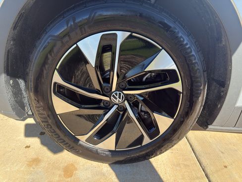 Used 2022 Volkswagen ID.4 Pro image 17