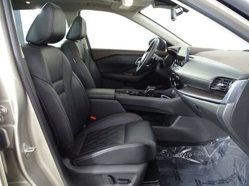 Used 2022 Nissan Rogue Platinum w/ Head-Up Display Package image 17