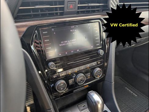 Certified 2022 Volkswagen Passat 2.0T image 16