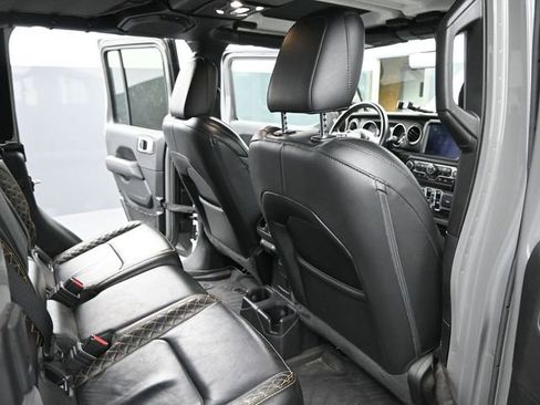 Used 2022 Jeep Gladiator Overland image 17